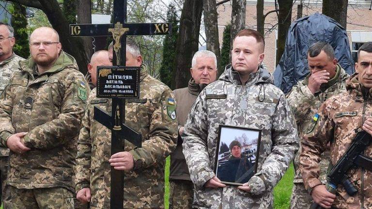 Верховинщина провела на вічний спочинок молодого захисника Василя Пітиляка