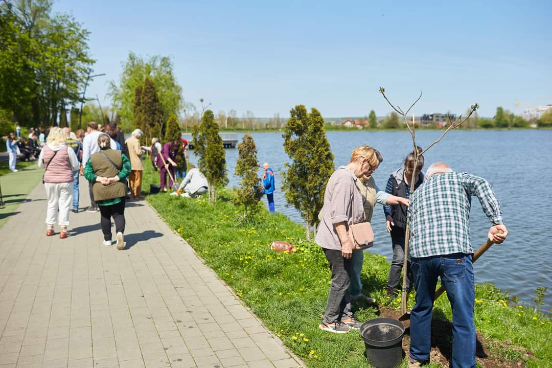 Цієї весни у Івано-Франківську висадили 412 дерев та 3060 кущів