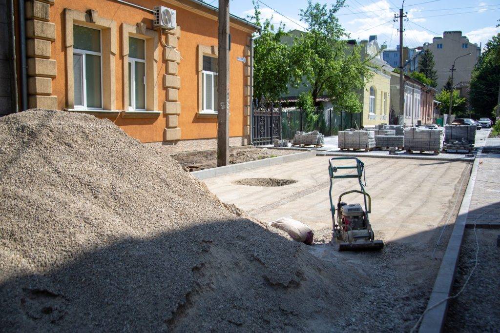 В Івано-Франківську ще одна вулиця дочекалася ремонту