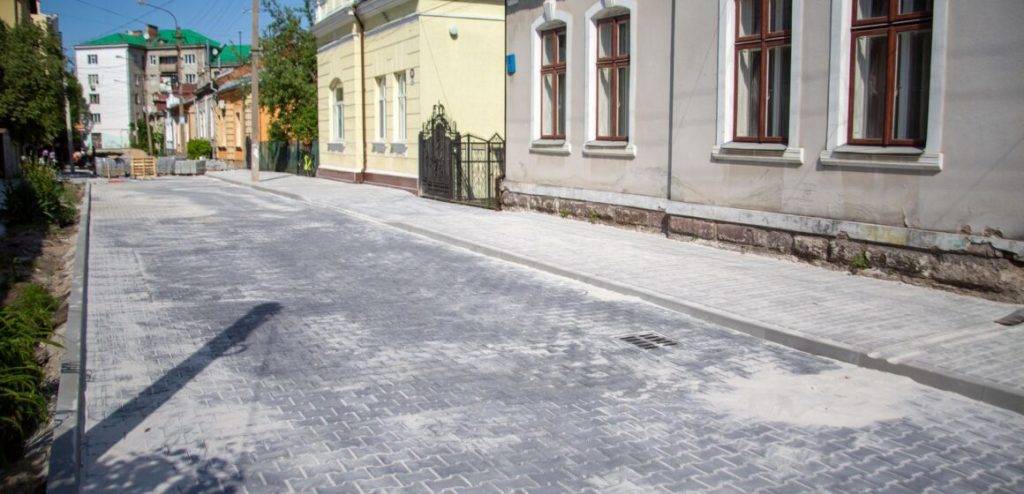 В Івано-Франківську ще одна вулиця дочекалася ремонту