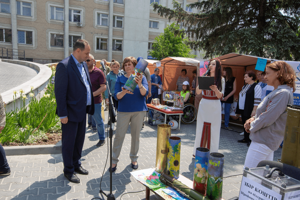 У Івано-Франківську міський пологовий організував ярмарок, щоб зібрати кошти на ЗСУ