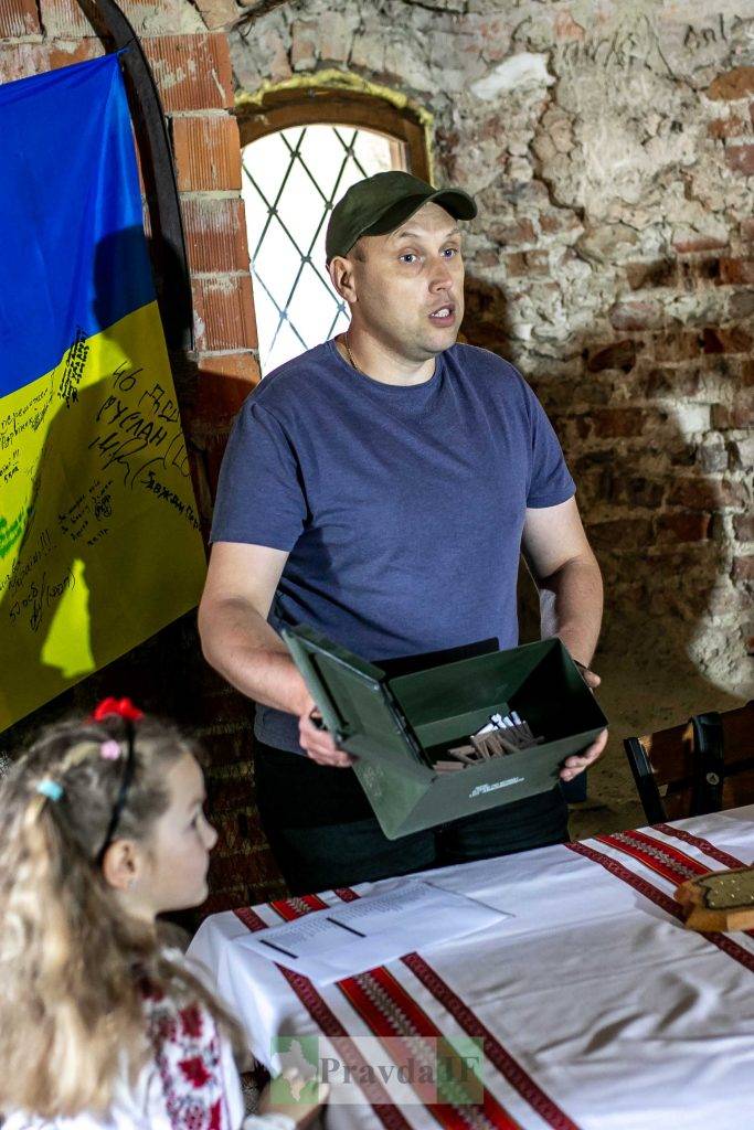 У Галицькому замку волонтери провели розіграш унікальної "Карти України"