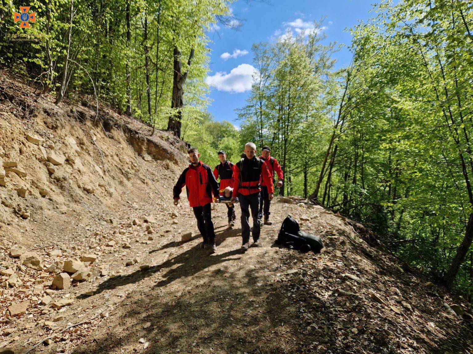 Рятувальники відшукали туриста, який тиждень на милицях підкорював Карпати