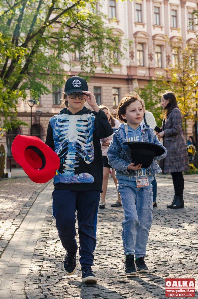 У Франківську піснями збирали гроші для онкохворих діток. ФОТО