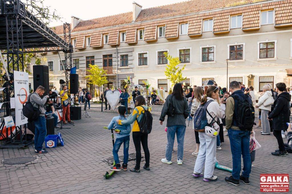 У Франківську піснями збирали гроші для онкохворих діток. ФОТО