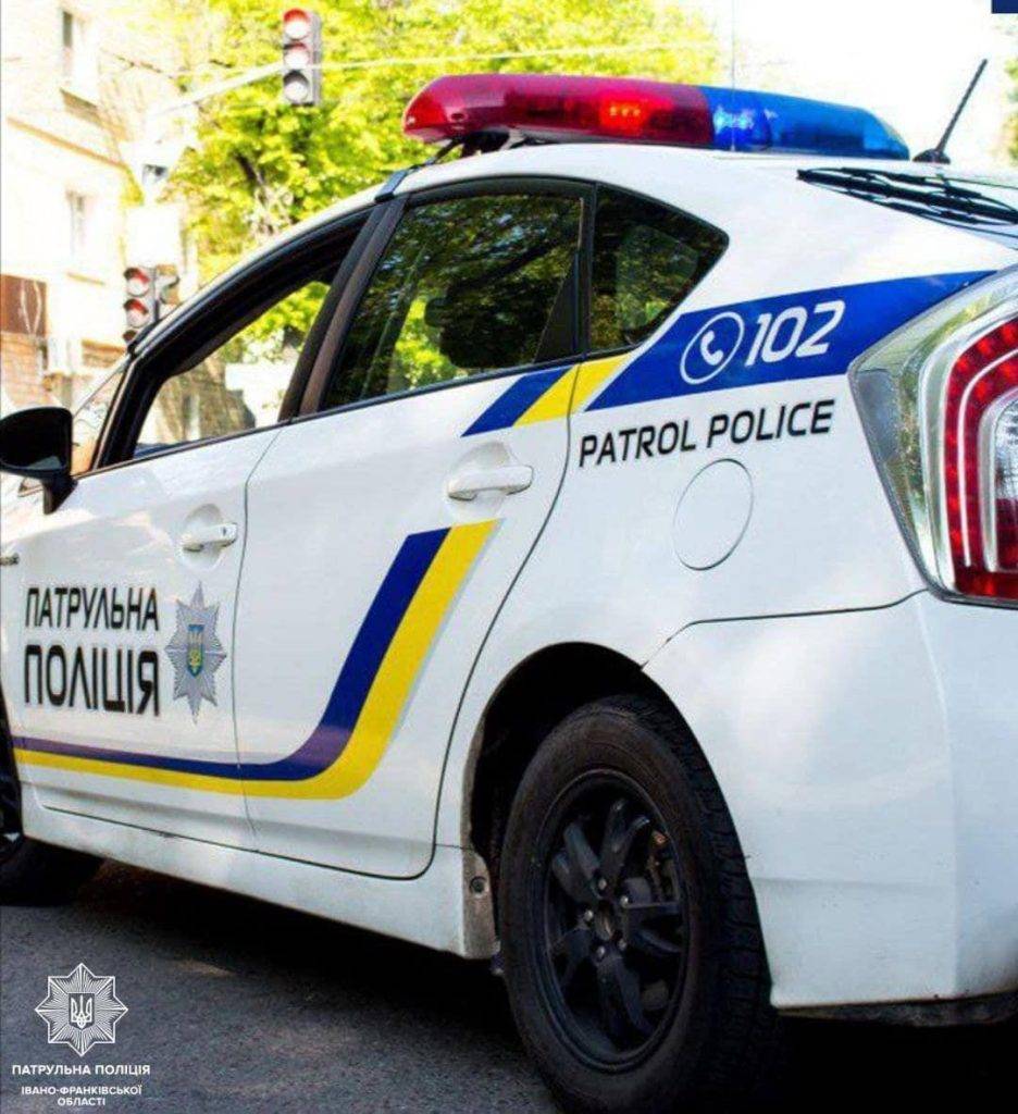 У Франківську патрульні виявили водія з підробленими документами