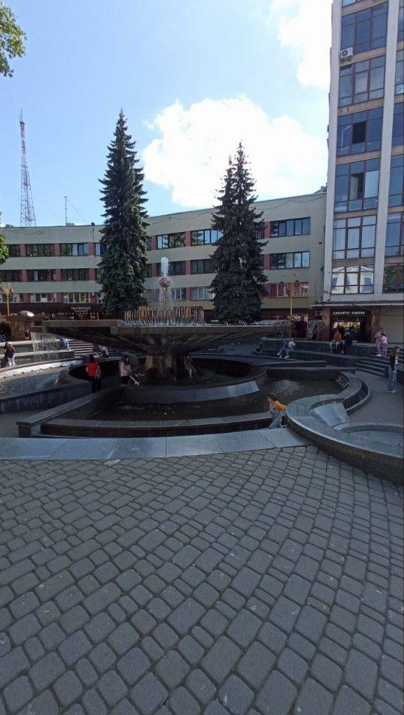 У Франківську запрацював головний міський фонтан. ФОТО