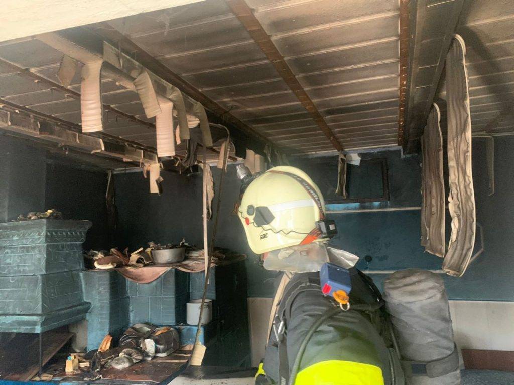 На Коломийщині від вогню рятували літню кухню