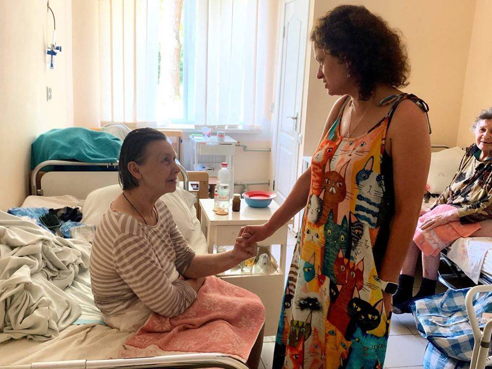 Робить унікальні операції: як ортопед-травматолог з Луганшини рятує людей у Франківську
