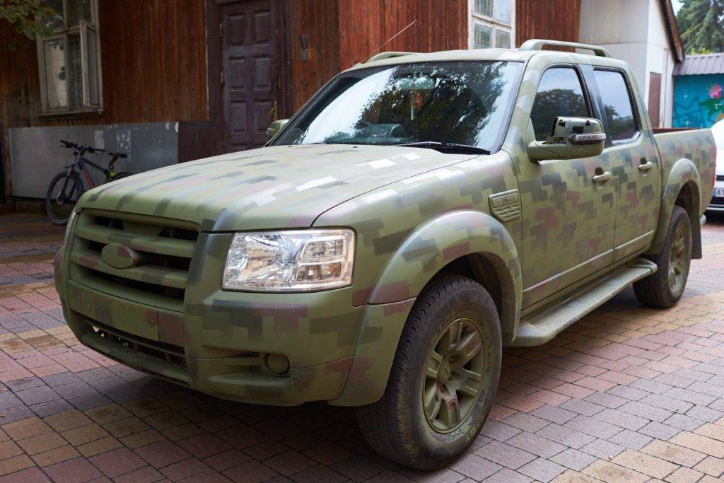 Калуські волонтери збирають кошти на авто для саперів