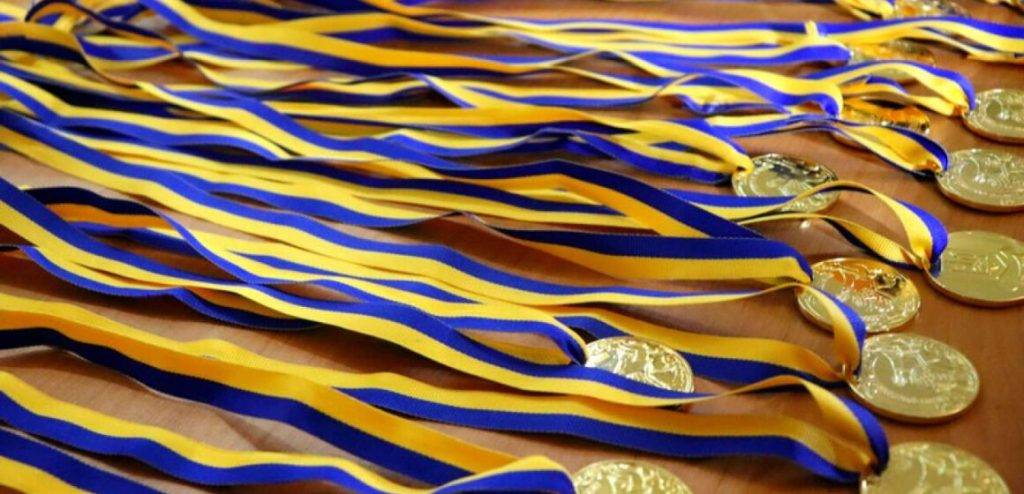 Цьогоріч на коломийщині золоті медалі отримають 156 випускників, срібні – 39