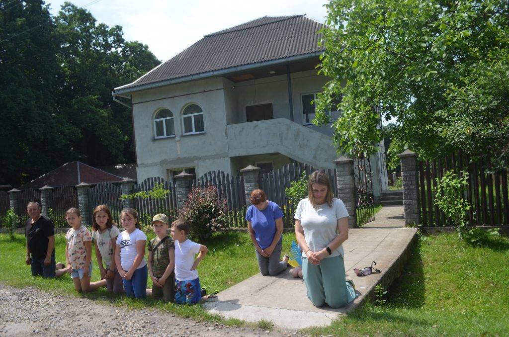 Мешканці Галича на колінах зустріли загиблого Героя Любомира Боришкевича