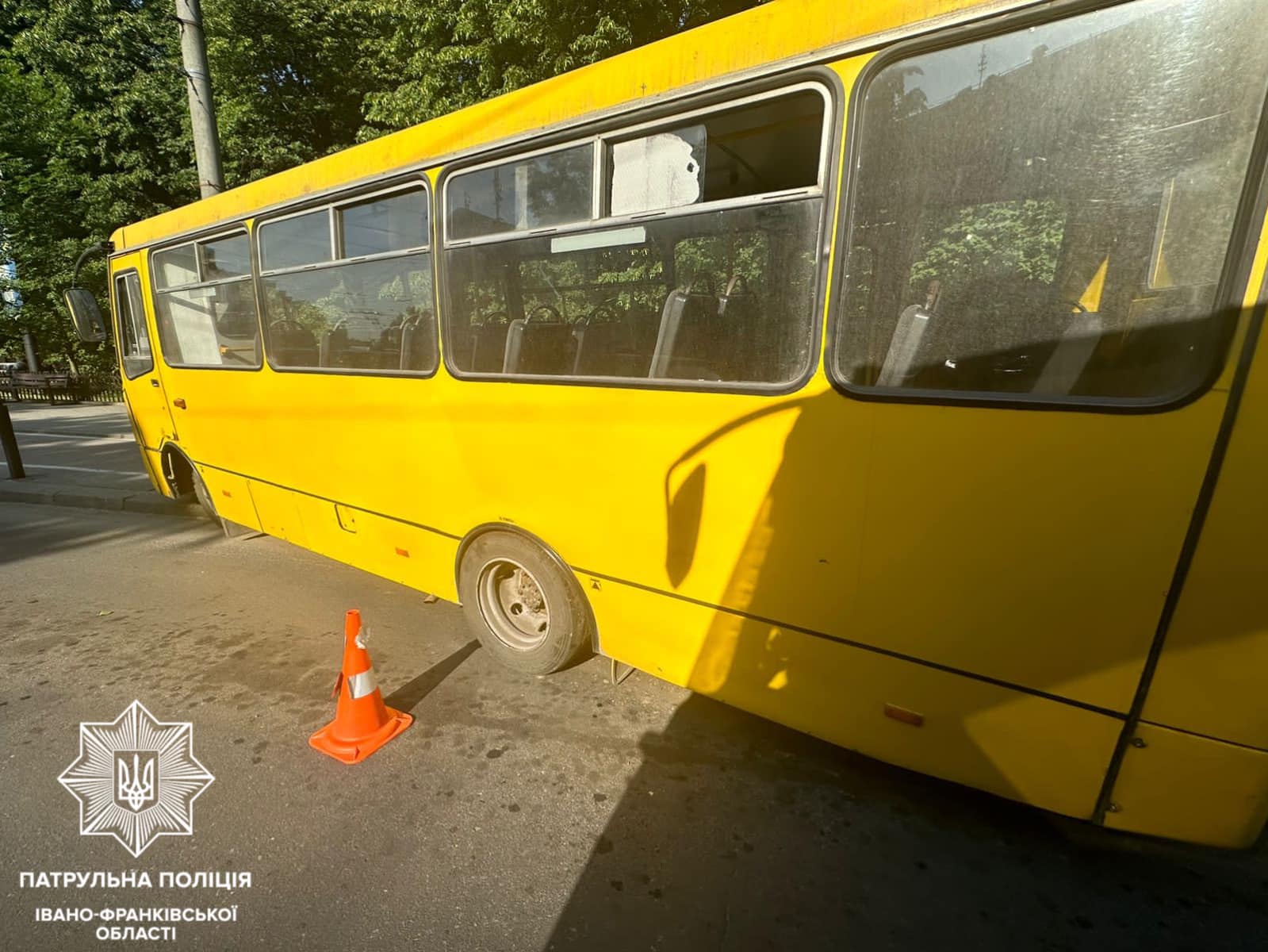 У Франківську водій маршрутки без прав скоїв ДТП