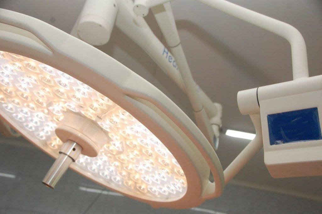 Громадська організація "СТЕП-ІН УКРАЇНА" придбала для прикарпатського онкоцентру професійні хірургічні освітлювальні лампи