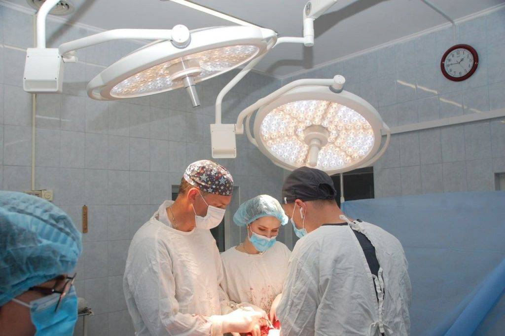 Громадська організація "СТЕП-ІН УКРАЇНА" придбала для прикарпатського онкоцентру професійні хірургічні освітлювальні лампи