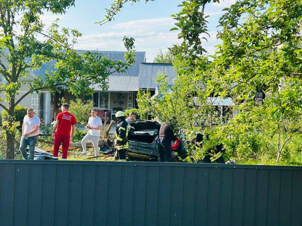 Поліцейські розповіли деталі ДТП на Косівщині, де загинуло троє людей. ФОТО