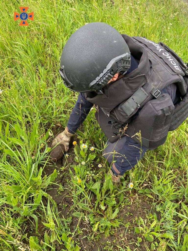 Піротехніки в Івано-Франківській області знищили застарілий артснаряд