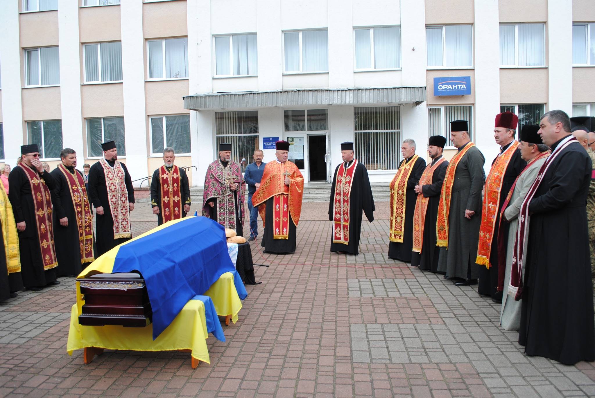 На Франківщині з почестями зустріли тіло загиблого на війні бійця Івана Микуляка,прикарпатець загинув на війні,війна в україні
