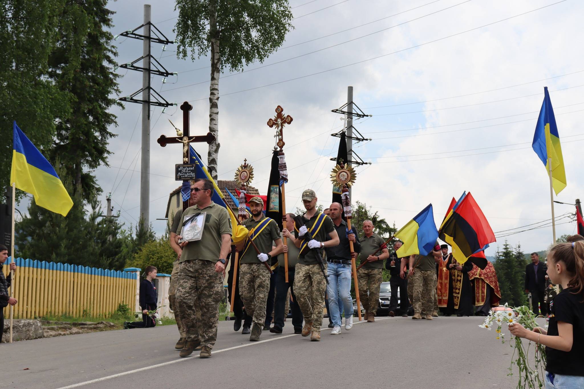 На Франківщині в останню путь провели військового Івана Микуляка,прикарпатець загинув на війні,війна в україні