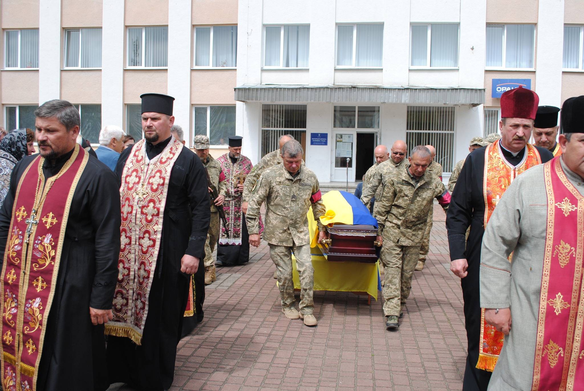 На Франківщині з почестями зустріли тіло загиблого на війні бійця Івана Микуляка,прикарпатець загинув на війні,війна в україні