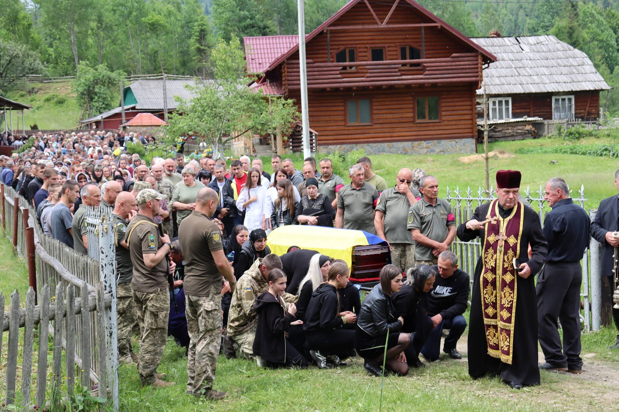 На Франківщині в останню путь провели військового Івана Микуляка,прикарпатець загинув на війні,війна в україні