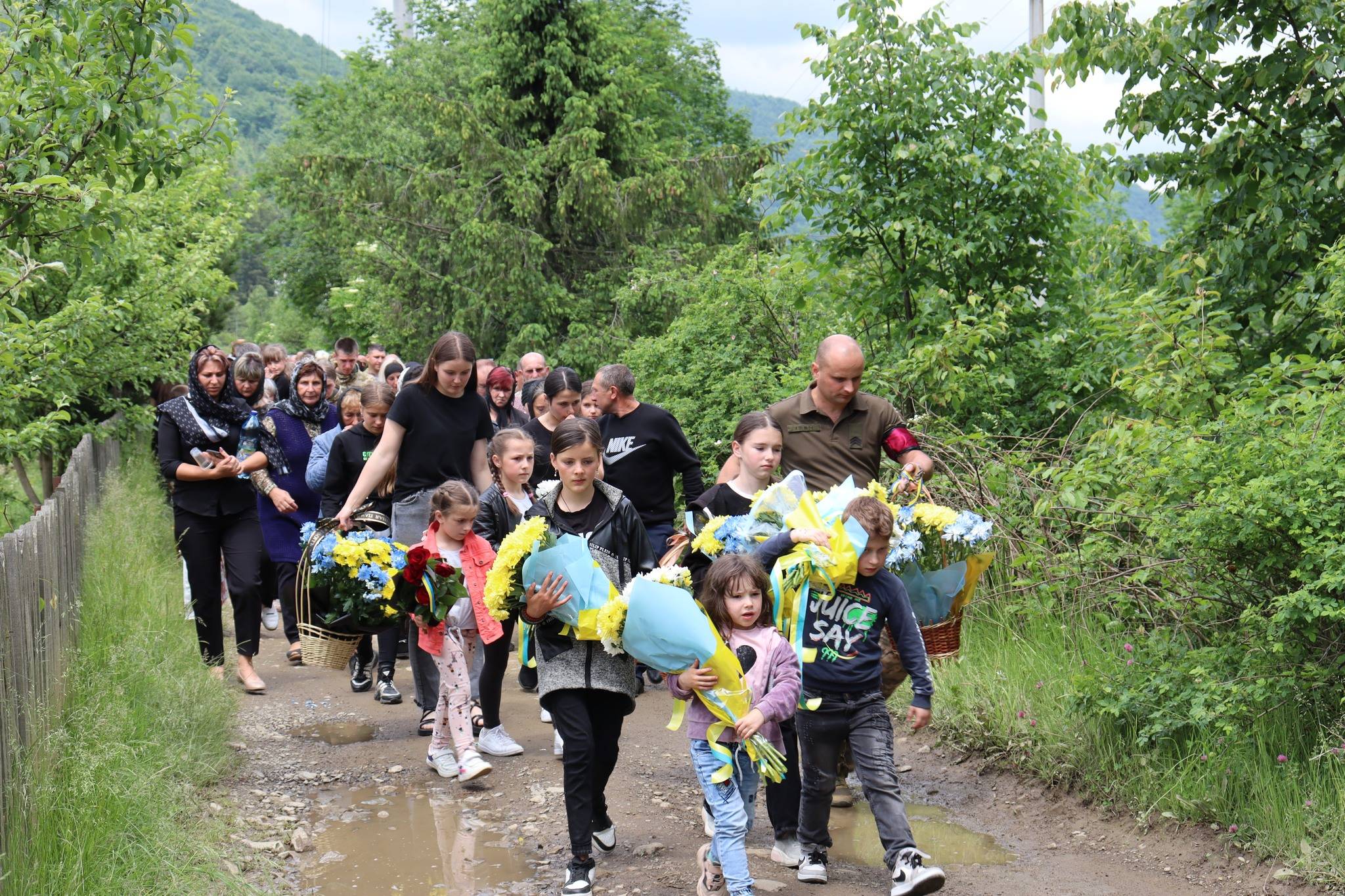 На Франківщині в останню путь провели військового Івана Микуляка,прикарпатець загинув на війні,війна в україні