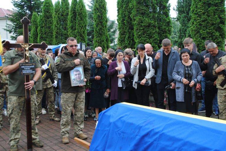 Богородчанщина на колінах зустріла Тараса Хмелівського, який загинув на війні