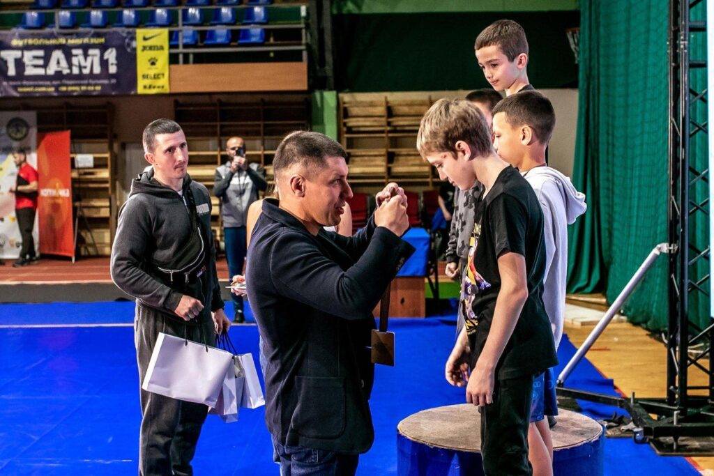Присвячено захисникам: у Франківську відбувся юнацький турнір з вільної боротьби. ФОТО