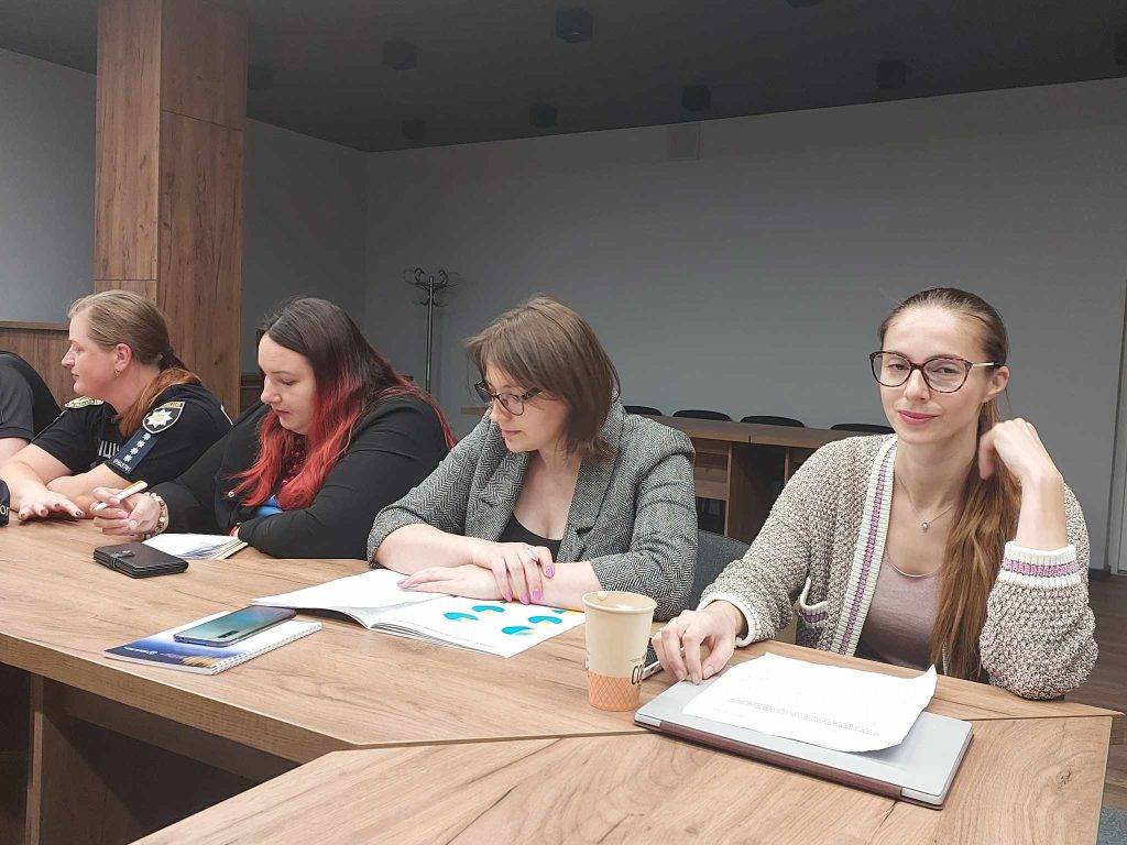 У Франківську говорили про доступність медичних і соціальних послуг для жінок, які постраждали від насильства