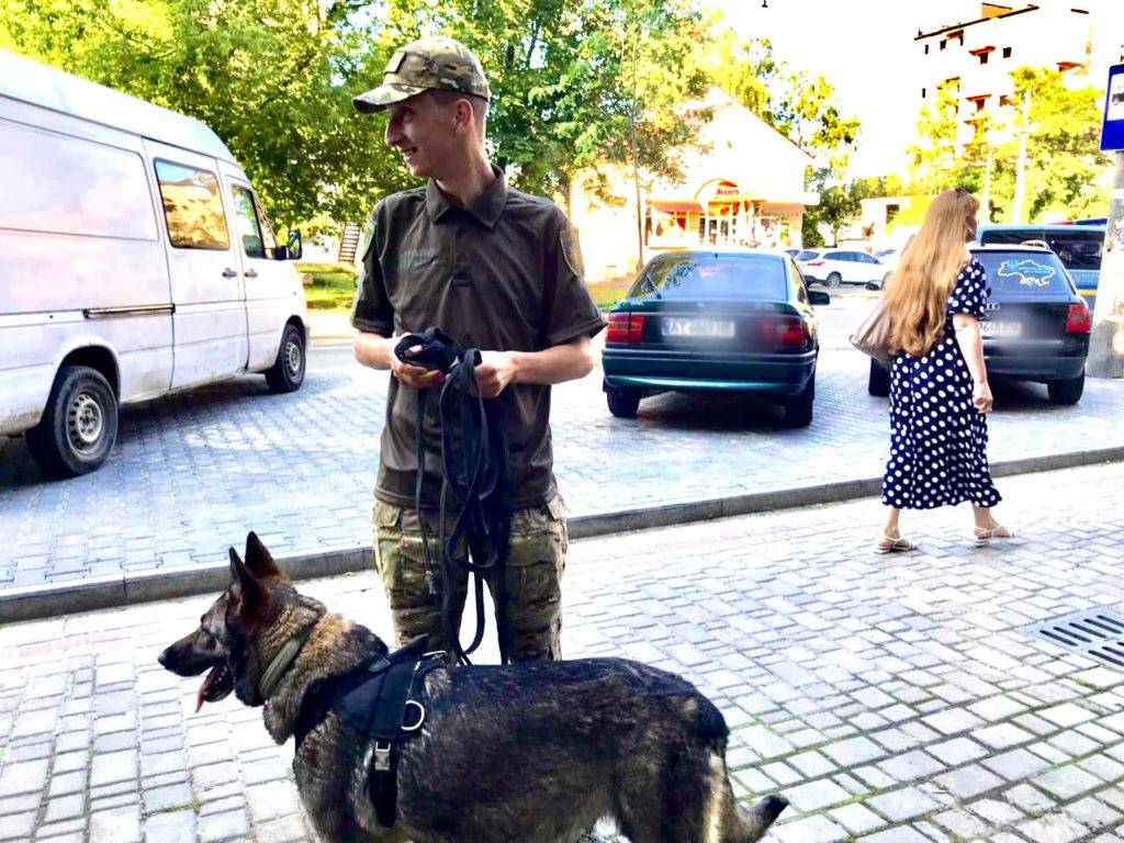 Правоохоронці продовжують розшукувати осіб, причетних до стрілянини в Івано-Франківську. ФОТО