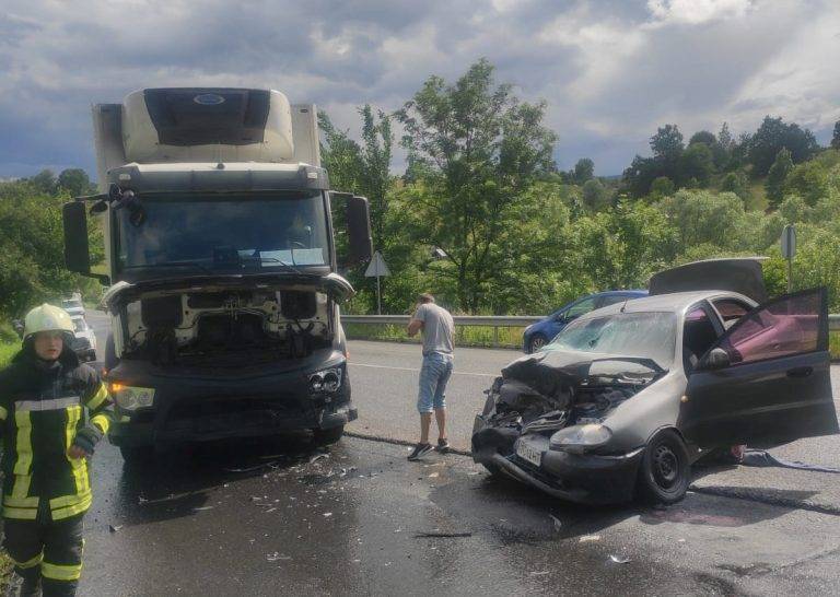 П’ятеро людей постраждали в ДТП на Прикарпатті, двоє з яких - діти ФОТО