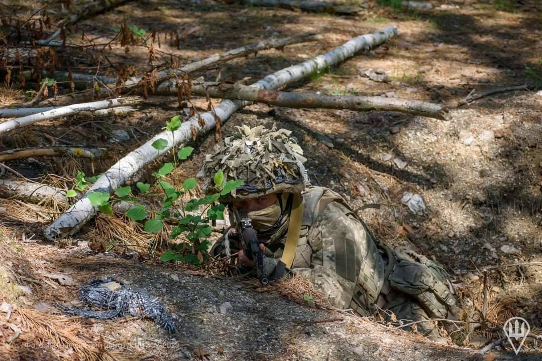 Наразі противник основні зусилля зосереджує на трьох напрямках - Генштаб