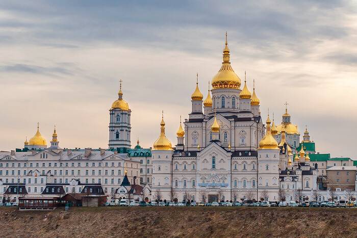 Івано-Франківська міськрада закликала відібрати в УПЦ МП Почаївську лавру