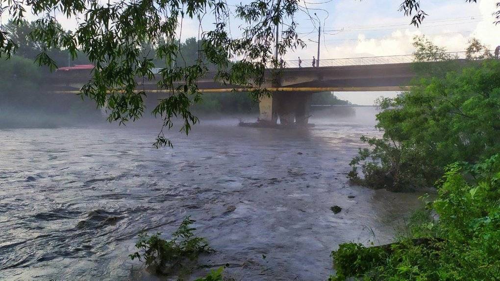 У річках на Прикарпатті підніметься рівень води