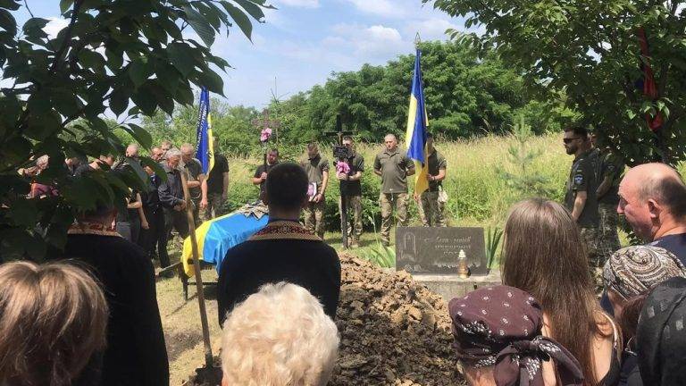 Вважався зниклим безвісти: на Івано-Франківщині поховали воїна Івана Голубку