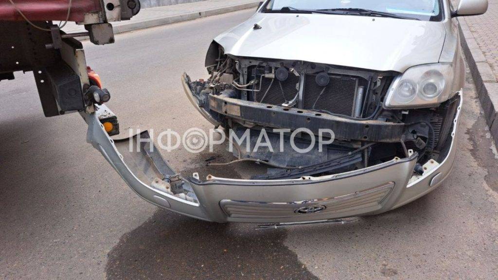 У Коломиї трапилася ДТП за участі вантажівки та легковика,дтп в коломиї,поліція прикарпаття