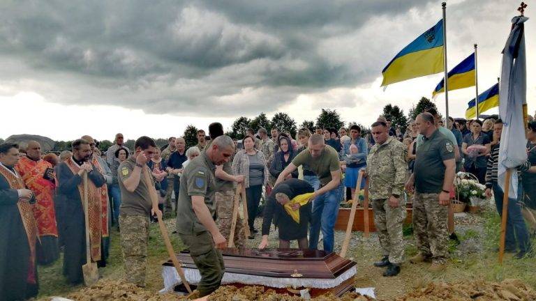 Громада на Коломийщині провела в останню дорогу Героя Станіслава Будківського