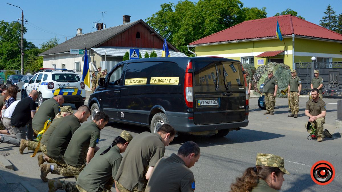 Коломия попрощалася з Героєм Василієм Гаськом,війна в україні,боєць коломийської десятки