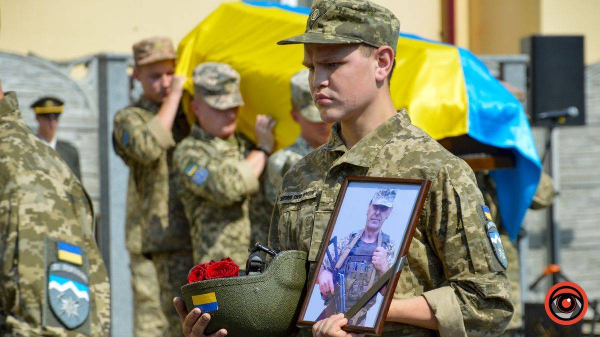 Коломия попрощалася з Героєм Василієм Гаськом,війна в україні,боєць коломийської десятки