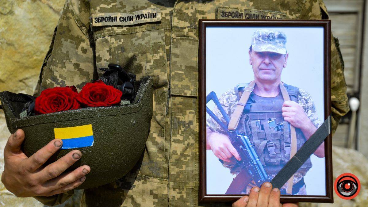 Коломия попрощалася з Героєм Василієм Гаськом,війна в україні,боєць коломийської десятки