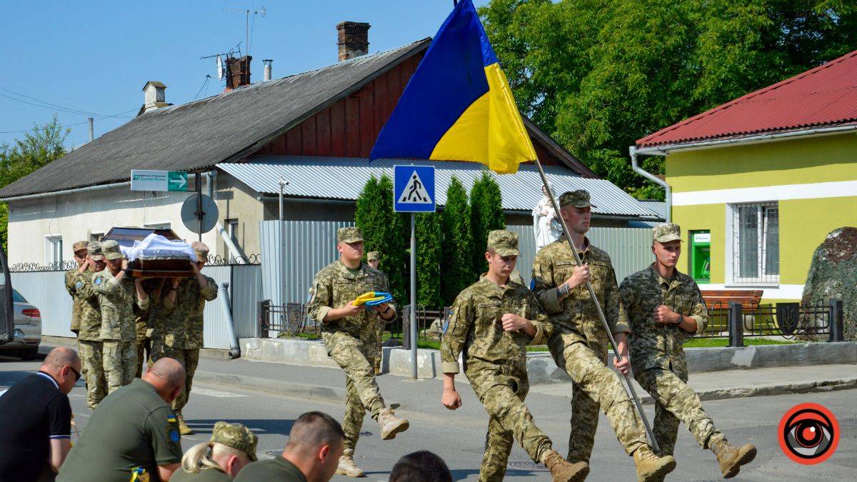 Коломия попрощалася з Героєм Василієм Гаськом,війна в україні,боєць коломийської десятки