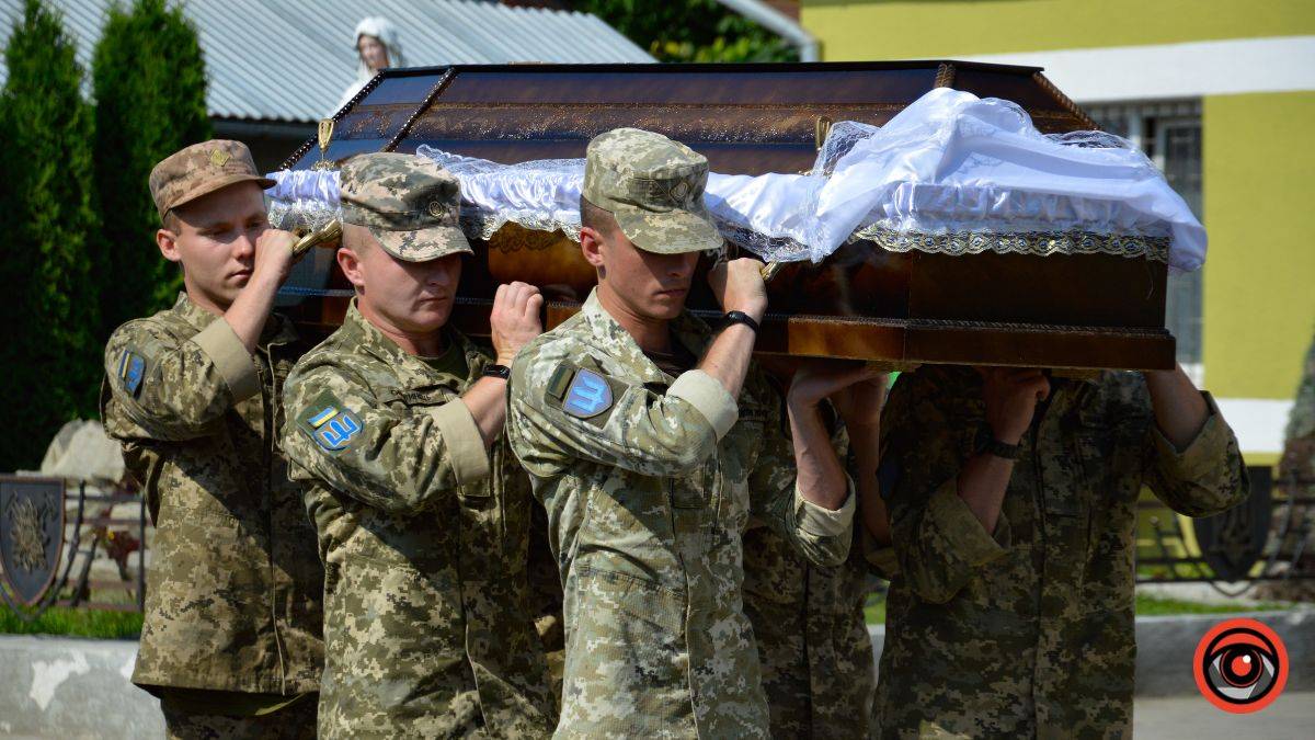 Коломия попрощалася з Героєм Василієм Гаськом,війна в україні,боєць коломийської десятки