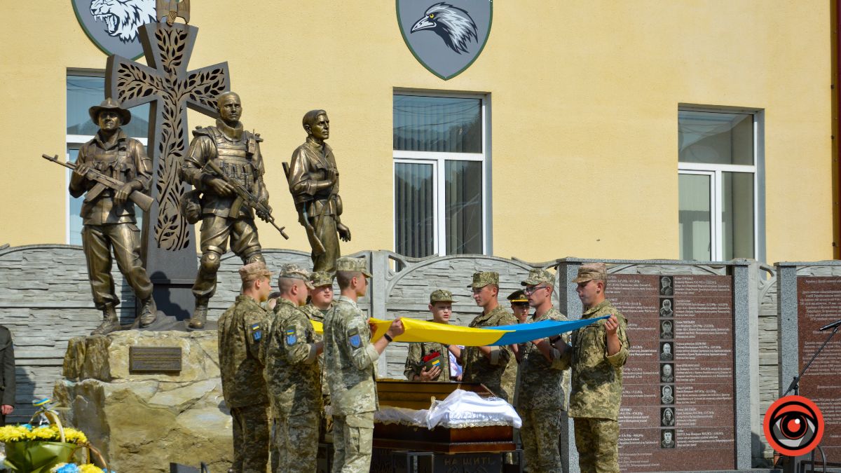 Коломия попрощалася з Героєм Василієм Гаськом,війна в україні,боєць коломийської десятки
