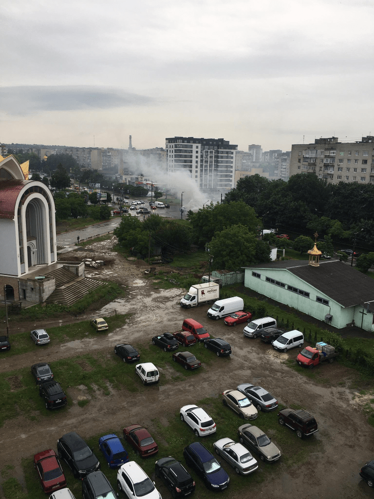 У Івано-Франківську посеред дороги загорівся автомобіль ФОТО