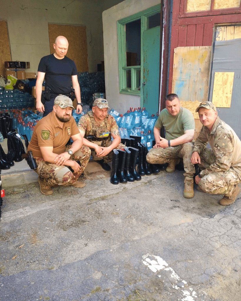 Прикарпатські поліцейські доставили на Херсонщину гуманітарну допомогу
