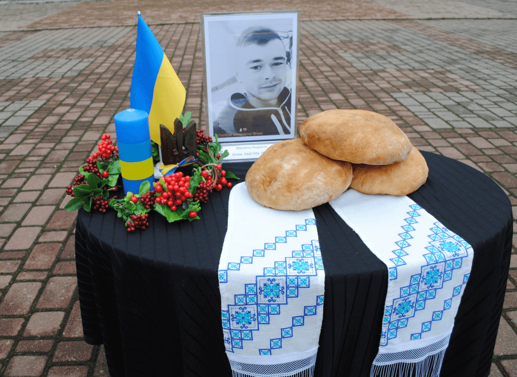 Вважався зниклим безвісти: тіло бійця Михайла Андрусяка привезли додому ФОТО