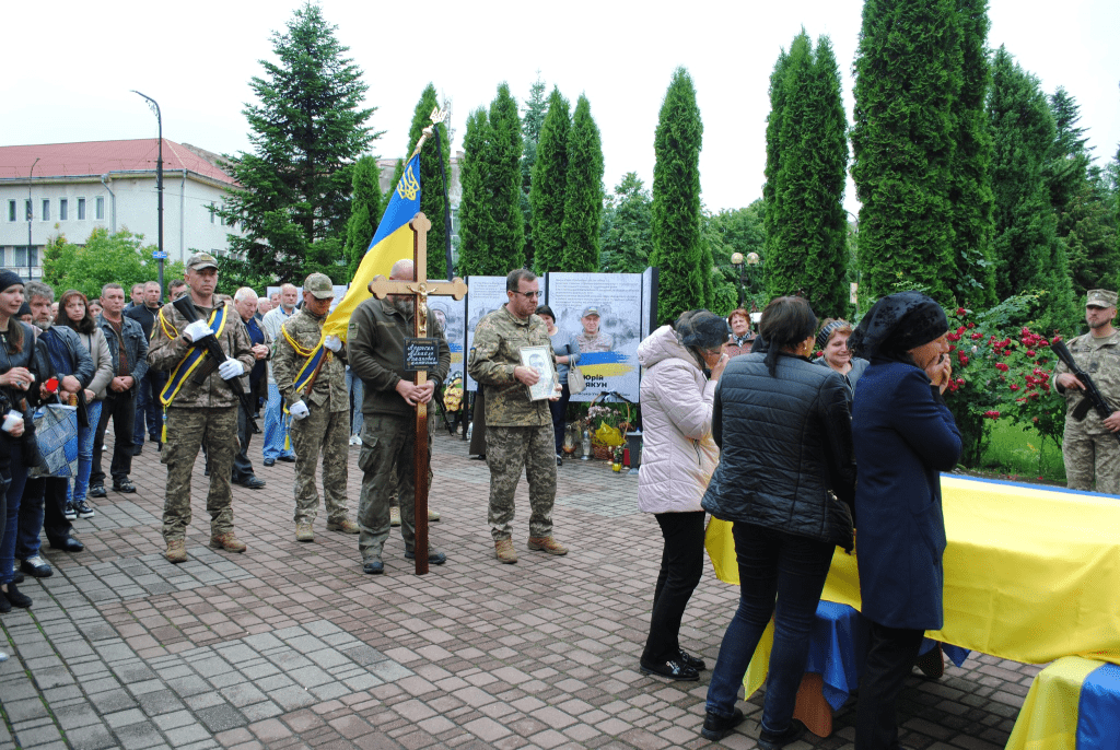 Вважався зниклим безвісти: тіло бійця Михайла Андрусяка привезли додому ФОТО