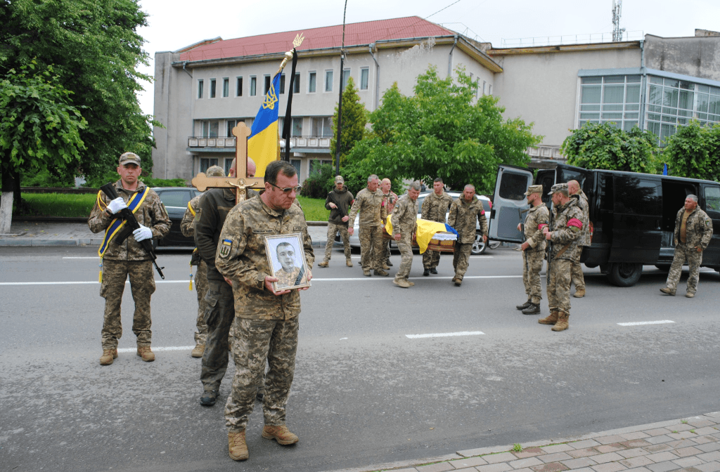 Вважався зниклим безвісти: тіло бійця Михайла Андрусяка привезли додому ФОТО