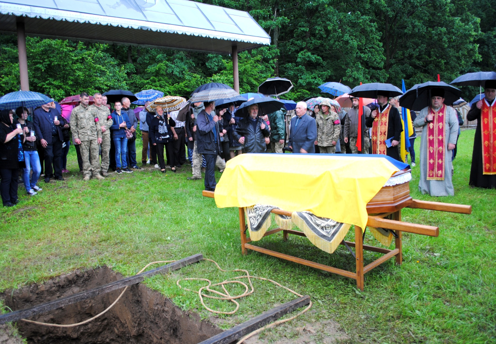 На Богодчанщині попрощалися з воїном Романом Чепіловим ФОТО