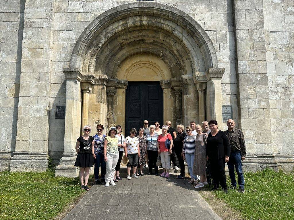 На Прикарпатті розпочались благодійні екскурсійні тури,екскурсійні тури,проєкту Турбота про родину Героя